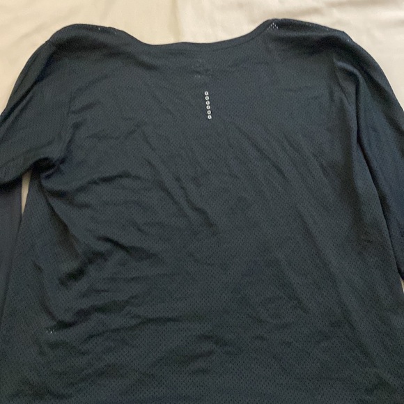 Nike dri fit long sleeve with mess back - Picture 2 of 2